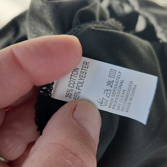 Skirt and crop top ☆ Medium ☆ Black ☆ Fun!  Pleated skirt ☆ Funky Top ☆ Cool 😎 - Picture 7 of 14